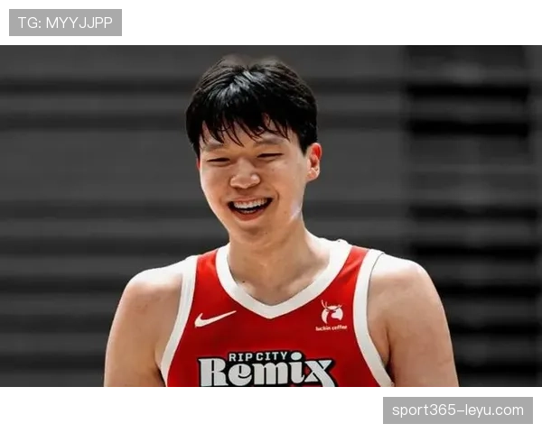 杨瀚森篮下强攻效率明显提升 拉开与同位置对手防守差距