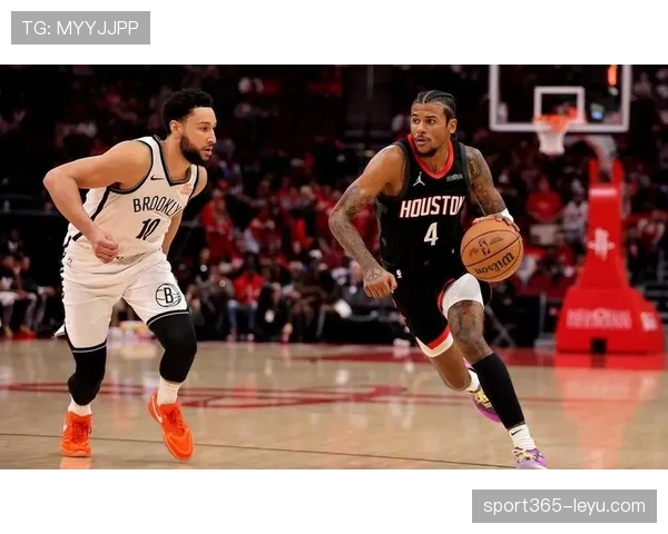 西蒙斯无球跑动减少，组织效率下滑影响球队进攻节奏