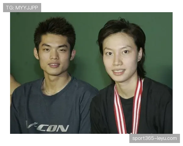 谢杏芳穿名牌比明星还讲究，朋友圈里谁敢比她？